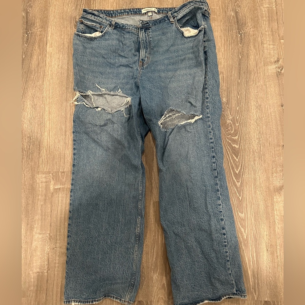 Abercrom and Fitch curve love 90's relaxed high waisted jean. Size 35/20.